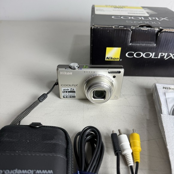 Nikon COOLPIX S6000 14.2MP 7x Zoom Digital Camera Bundle w/ Charger & Battery - Picture 3 of 16